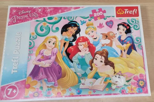 OUTLET Disney Princess Puzzle 200 de piese Disney Princess Merry World of Princesses AMBALAJ DETERMINAT
