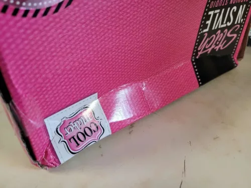 OUTLET Mașină de cusut Cool Maker pentru copii Accesorii pentru gât Stich 'n Style AMBALAJ DETERMINAT