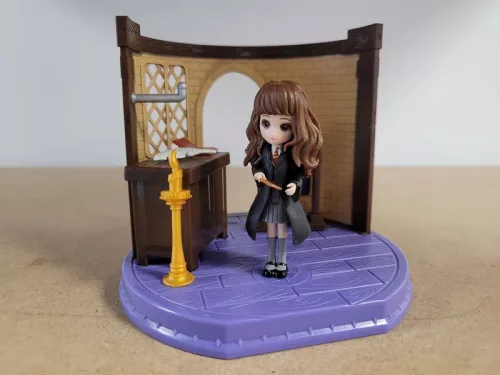 OUTLET Harry Potter Magical Minis set mic Hermione Granger farmece clasa + accesorii 5+ - produs defect