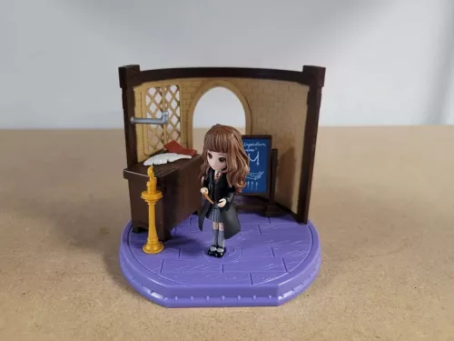 OUTLET Harry Potter Magical Minis set mic Hermione Granger farmece clasa + accesorii 5+ - produs defect