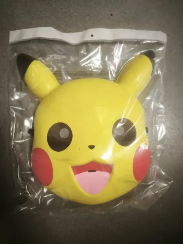 OUTLET Costum carnaval Pokemon Pikachu costum galben Kigurumi 109-126 cm (4-6 ani) DEFECT