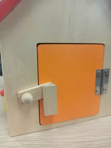 Casă educațională din lemn cu picior mic, cu încuietori Casă compactă de blocare WADLIWY