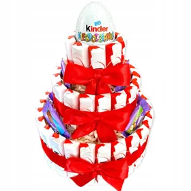  Tort pe 3 nivele cu ciocolata Kinder, mix de dulciuri