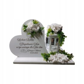  inima pe un monument cu un felinar grea orice inscripție