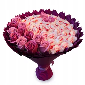    Buchet dulce cu Raffaello si trandafiri de sapun cadou pentru o zi de nastere sau nunta