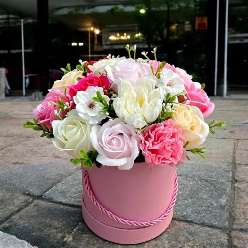 Cutie cu flori roz de săpun, înălțime 19–23 cm