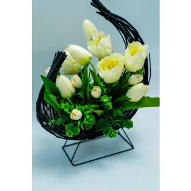  Compoziție Florală Elegantă cu Tulipani Crem și Suport Original