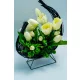 Compoziție Florală Elegantă cu Tulipani Crem și Suport Original