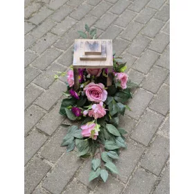   Compoziție Funerară Artificială în Lanternă de Lemn cu Trandafiri și Margarete