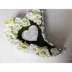   Decorațiune Inimă din Lemn cu Trandafiri Albi și Muschi Verde - Inclus Mesaj Personalizat