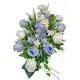 Aranjament Funerar cu Roze Albastre și Albe în Coș de Cement