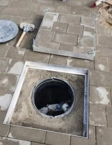 Trapa de inspecție din aluminiu sub pavaj 400 × 400 × 60 mm, deschidere 340 × 340 mm