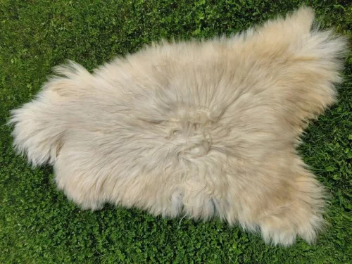 Piele de oaie montană Cakla BP1, lungime aproximativă 110 cm