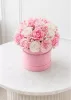 Cutie de flori alb-roz cu 22 de flori din săpun, 27 cm