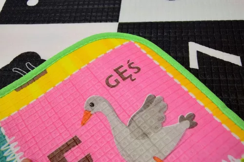 Tablă de învățare din spumă cu două fețe Humbi Tabla de șah 3 în 1 Numere din alfabet polonez Imagini contrastante Alb-negru 180 x 200 x 1 cm