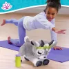 Exercițiu interactiv de yoga pentru animale de companie Daisy FurReal pentru capră